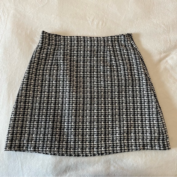 Aritzia Babaton Bryn Skirt - Picture 5 of 9
